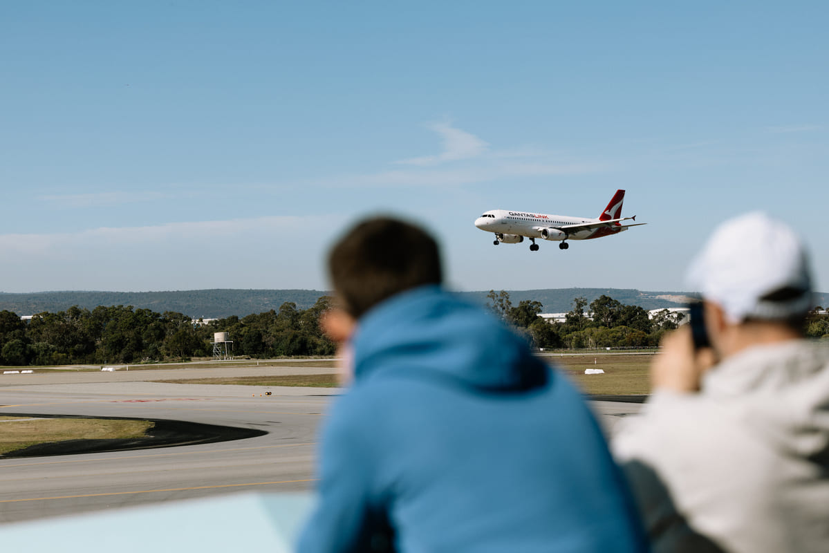 Runway viewing platform